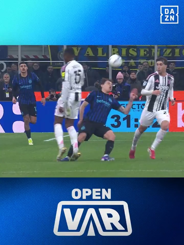 Primo giallo a Kalulu in #InterJuve 🟨 Andrea De Marco non ha dubbi: "In questo caso l'ammonizione ci stava" ✅ Guarda #OpenVAR, disponibile ora sull'app #DAZN 📲