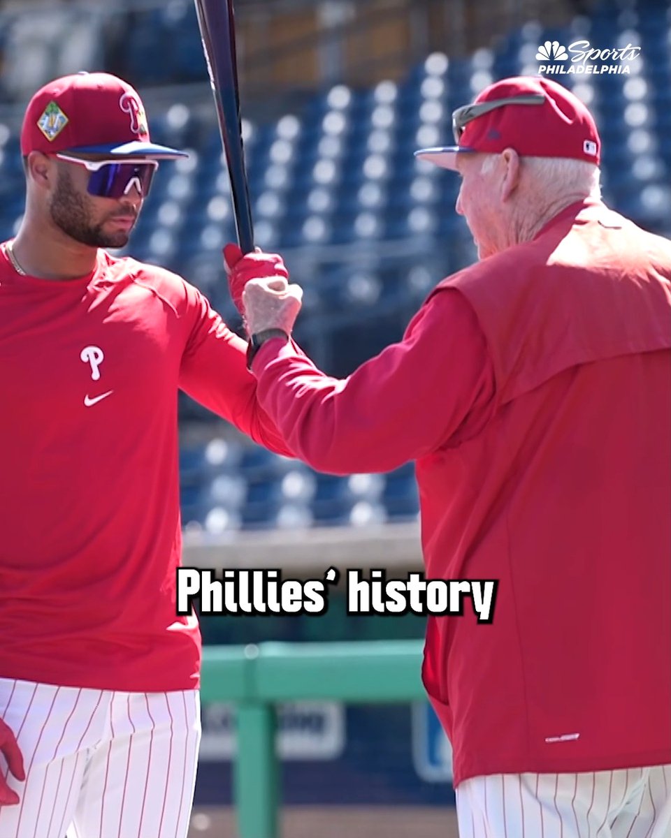 This moment between Charlie Manuel and Justin Crawford is exactly what you want to see at Spring Training 🤝