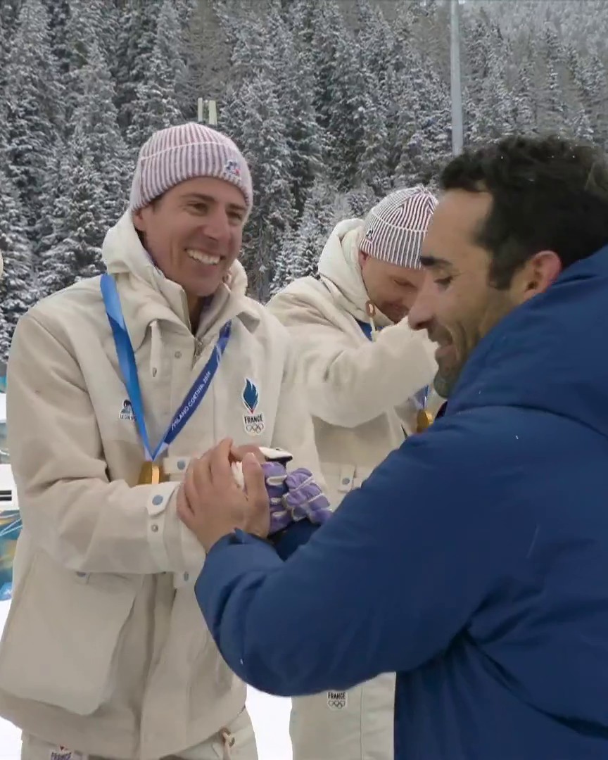 😍 𝙈𝘼𝙂𝙉𝙄𝙁𝙄𝙌𝙐𝙀 ! Martin Fourcade remet les médailles d'or à Fabien Claude, Emilien Jacquelin, Quentin Fillon Maillet et Eric Perrot, la Marseillaise résonne encore en Italie ! Les Jeux Olympiques de #MilanoCortina2026, c'est en intégralité sur Eurosport et HBO Max