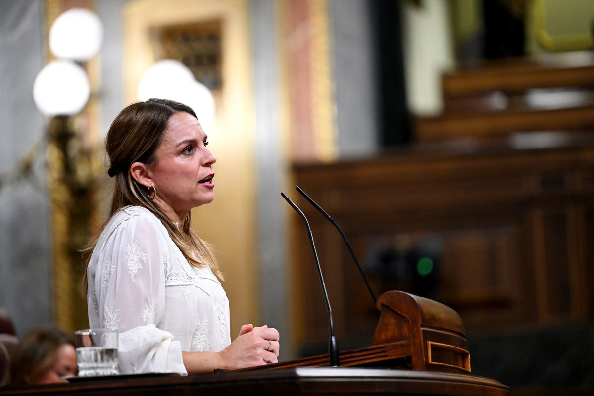 A VOX no le importan las mujeres migrantes, es una excusa para seguir agitando su odio y xenofobia. Porque si de verdad les importara los derechos de las mujeres migrantes, apoyarían la regularización que da derechos, por ejemplo, a las mujeres jornaleras explotadas. 🎥 Noemí Santana Perera