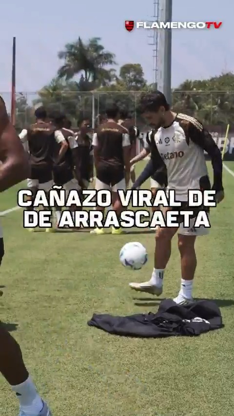 ✨ ¿Hay algo que De Arrascaeta haga mal? ¡Sensacional caño en el entrenamiento de Flamengo! 📹 Flamengo