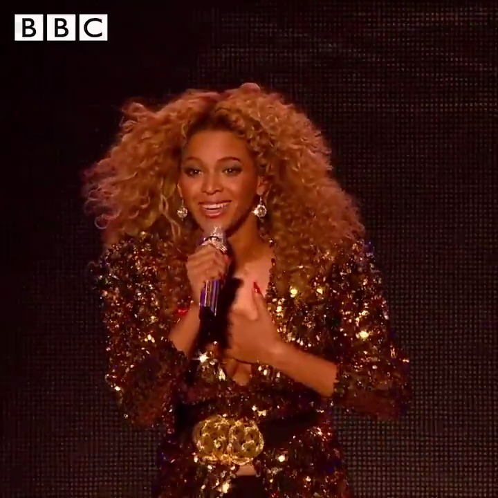 🚨 Glastonbury de Beyoncé é nomeado pelo The Guardian como a melhor show da HISTÓRIA do festival. “Beyoncé redefiniu permanentemente as expectativas do que uma performance no Glastonbury poderia ser”