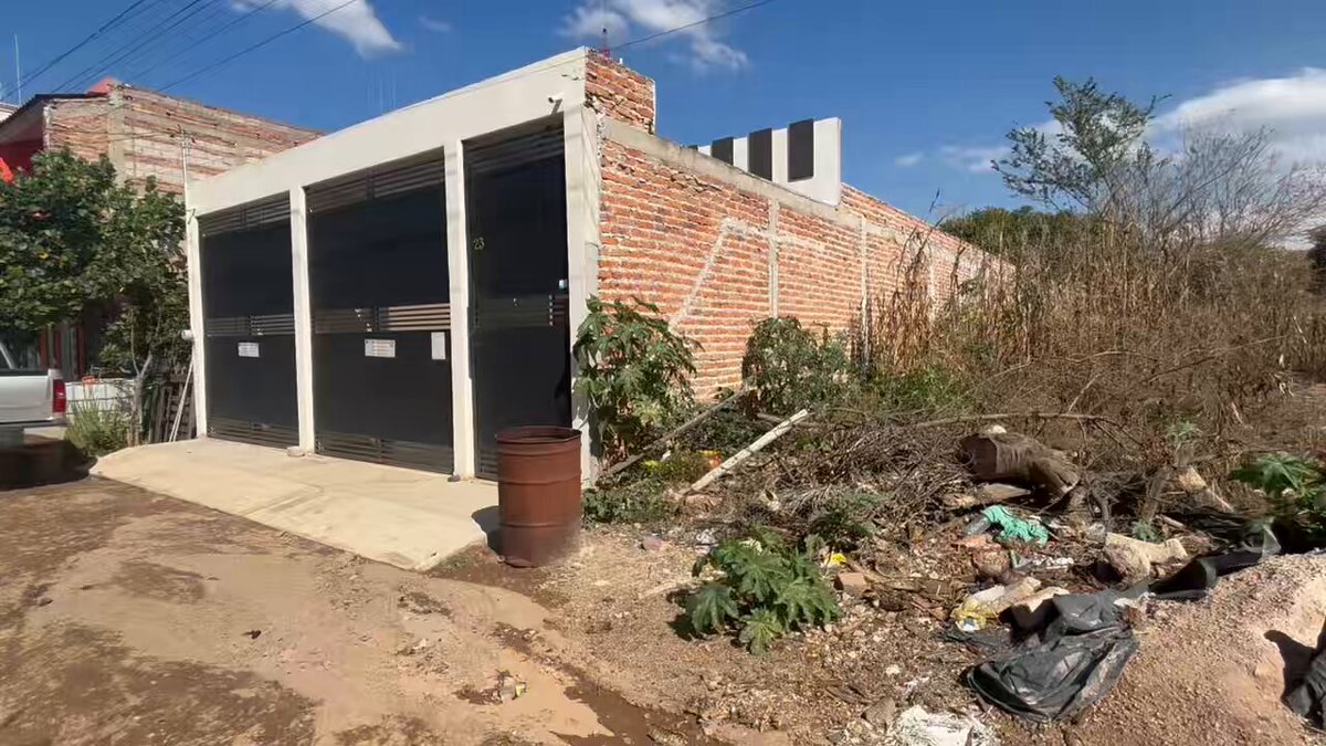 #Jalisco Armas, granadas y hasta una máquina para contar billetes fueron aseguradas por FGR México en #Tequila. * La vivienda es clave en la investigación de la red criminal del #CJNG, presuntamente liderada por el exalcalde Diego N y otros funcionarios municipales.