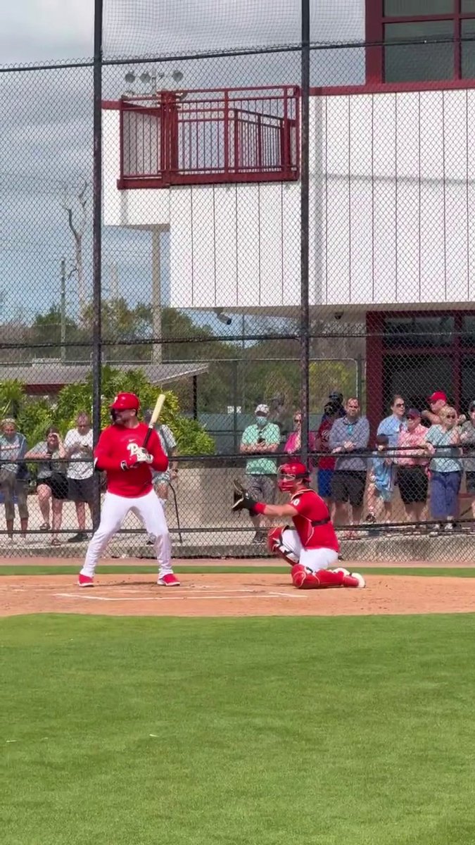 Kyle Schwarber goes yard off of Taijuan Walker during live BP. 👀 💣 (via Devan Kaney)
