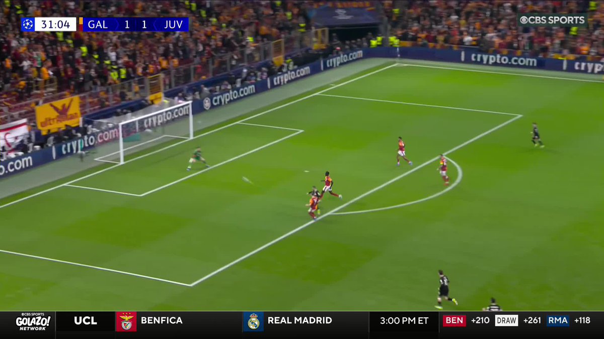 🇺🇸 Weston McKennie starting at center forward for Juventus in a knockout round Champions League game. Grabs an assist. Look at his movement, too. Natural. What a fun story.