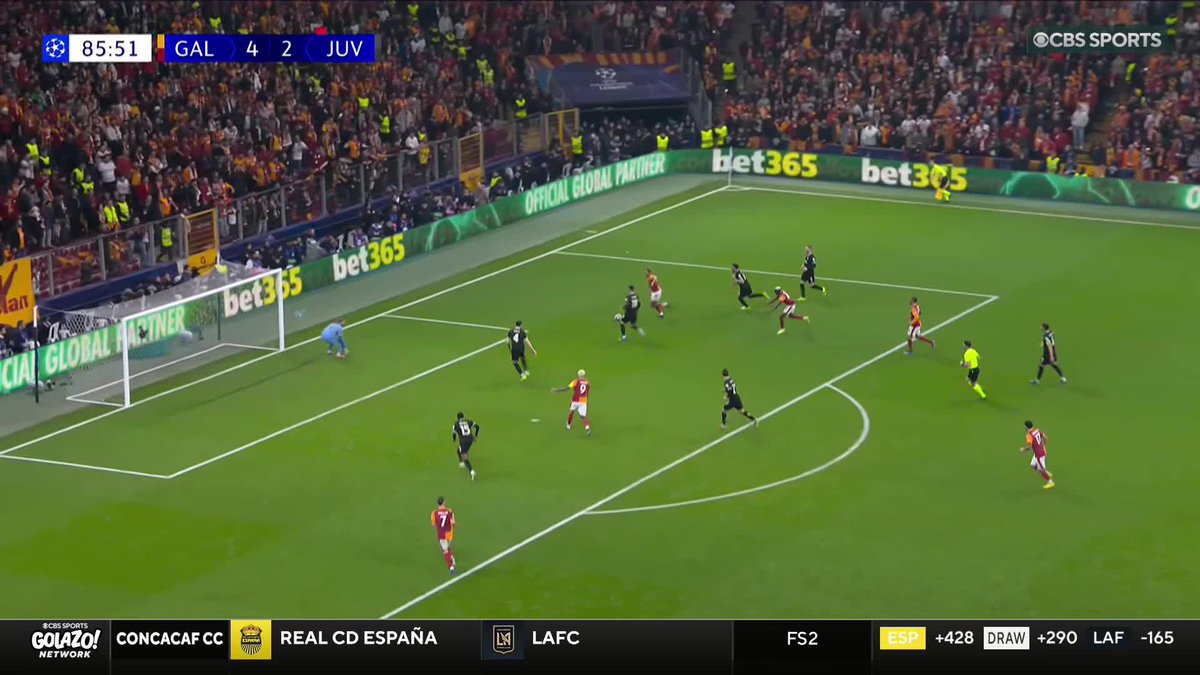 Sacha Boey's brilliant finish has Galatasaray 5-2 up vs. 10 man Juventus 🚀