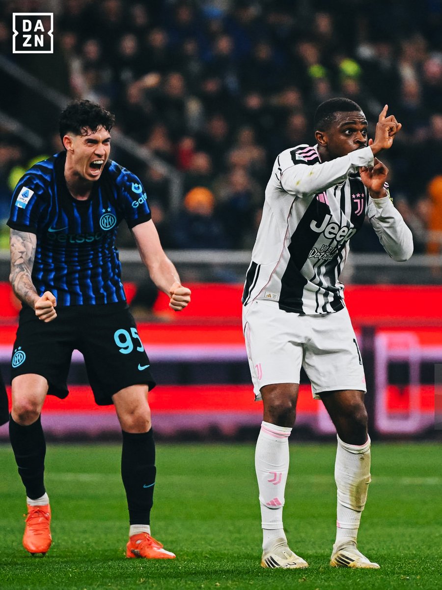 Espulsione Kalulu dal BordoCam 🟥🔎 Bastoni esulta e 𝒎𝒊𝒎𝒂 la trattenuta 🥳 🎤 @davidebernardi6 BordoCam #InterJuventus è disponibile ora su #DAZN! 📲 @pokerstarsnews #Kalulu