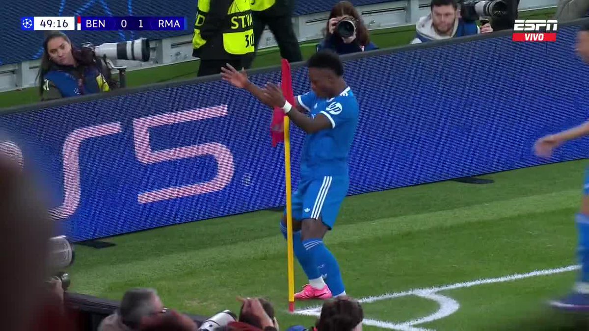 🇧🇷🤯 GOLAZO DE VINICIUS A BENFICA Y FESTEJO CON BAILE INCLUIDO.