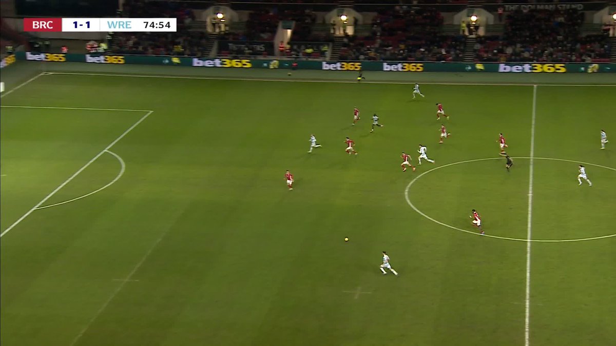 Wrexham go back in front against Bristol City thanks to an own goal! 👀