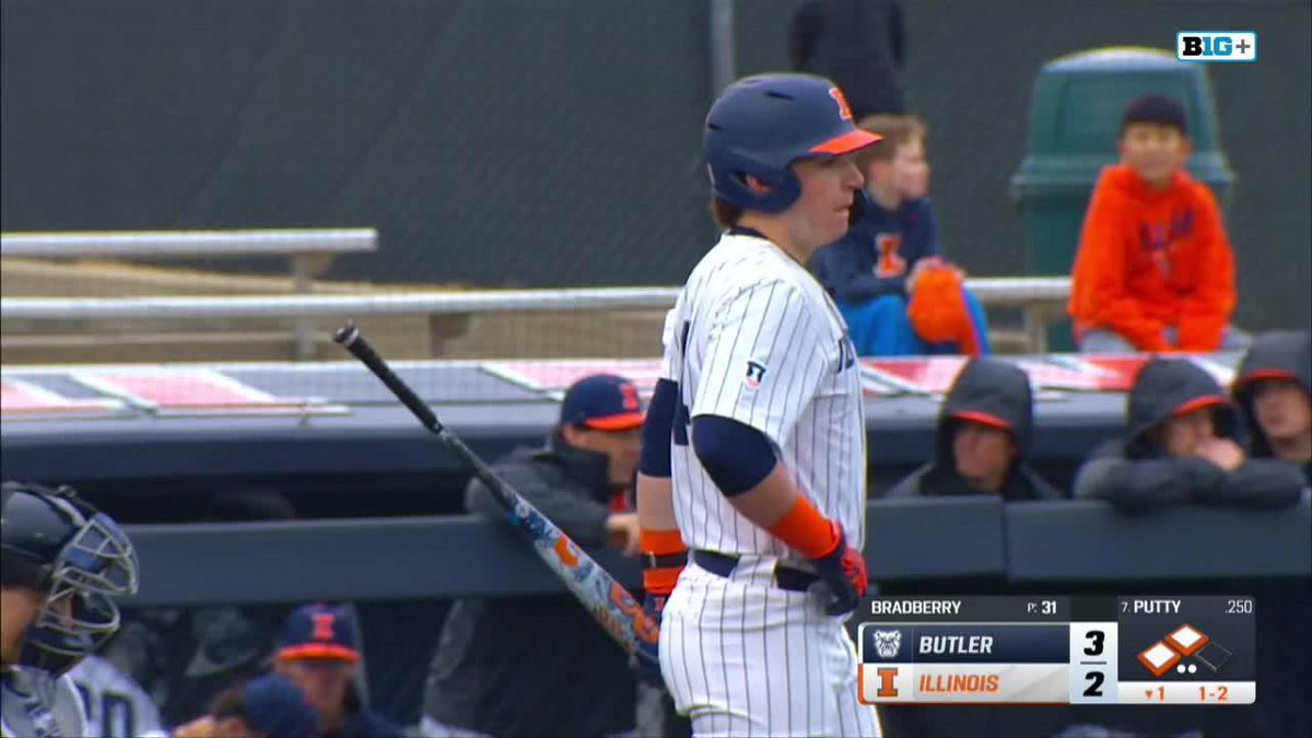Putty puts us in front. His 2-run double drives in a pair! B1 | Illinois 4, Butler 3