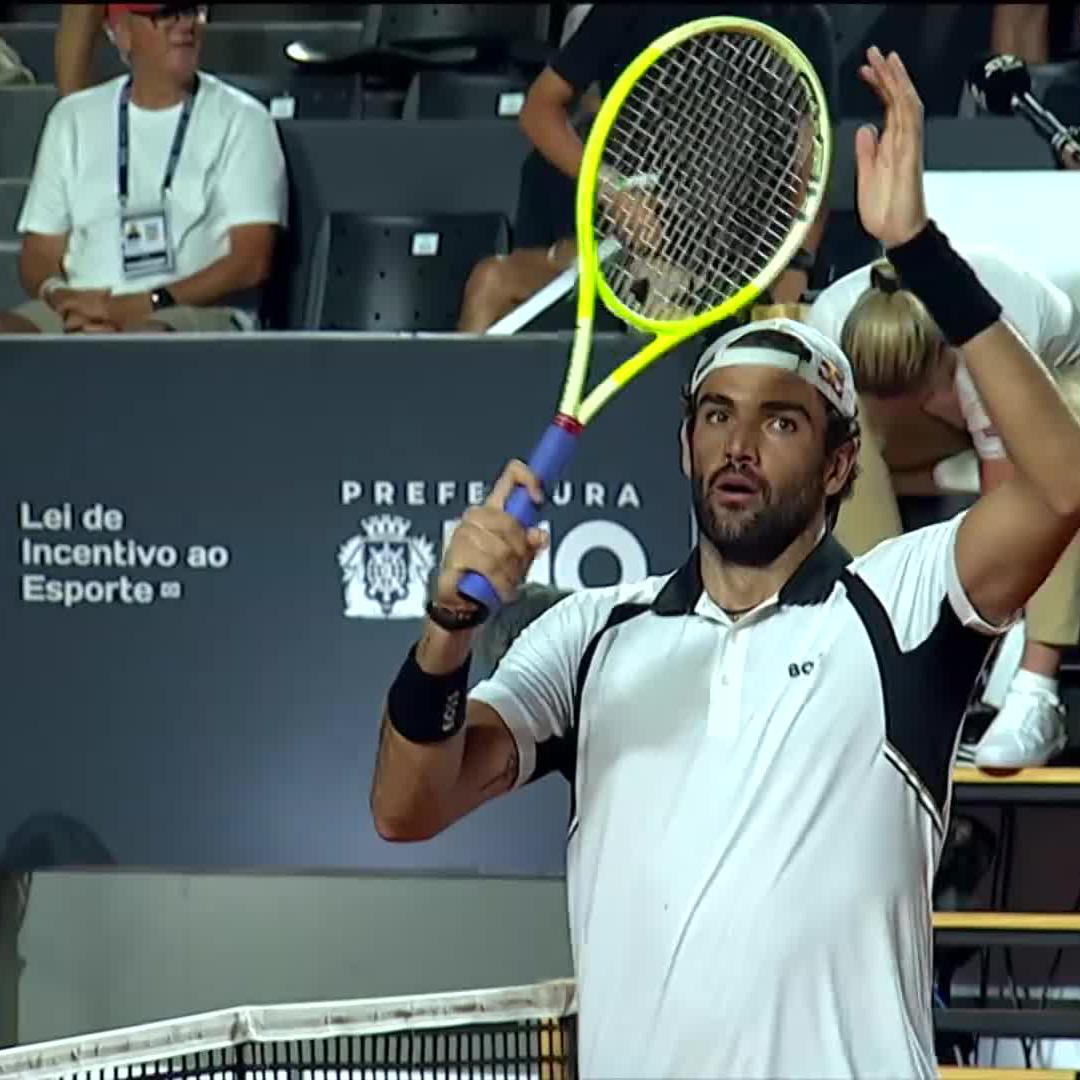 Don Matteo 👌 Making his second Rio Open appearance after his 2022 QF, Matteo Berrettini opens with a 7-6 7-5 win vs Barrios Vera!