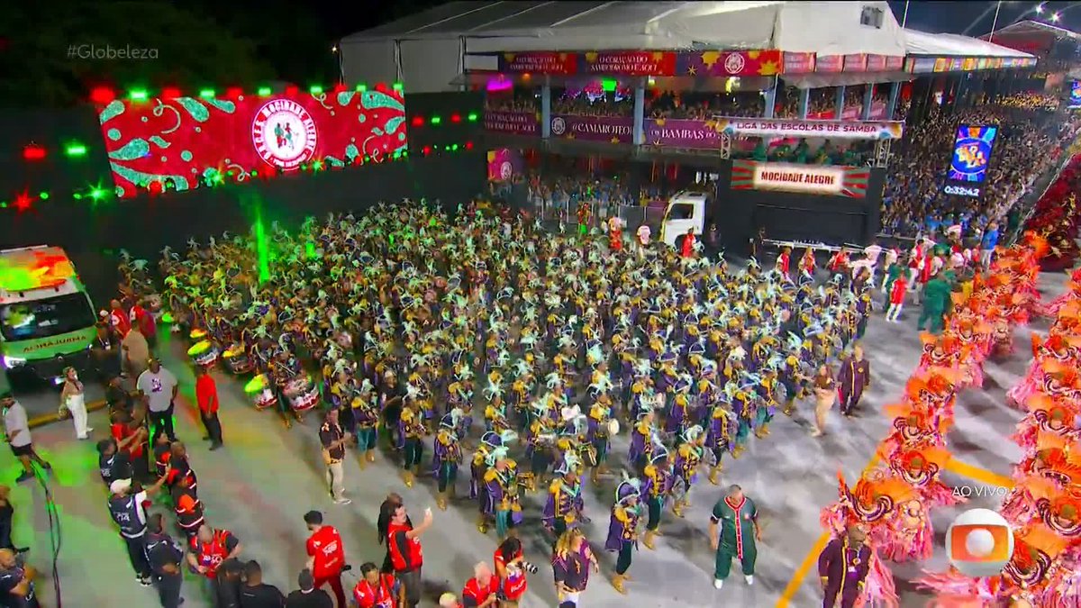 Mocidade Alegre ganha hoje não só pela pasta, não só pelo arrebatamento estético, mas sim pelo chão! A escola serviu um dos desfiles mais quentes que ela ja fez na história,provando que desfile é na PISTA, é chão, É COMUNIDADE. É Possível gente, é possível