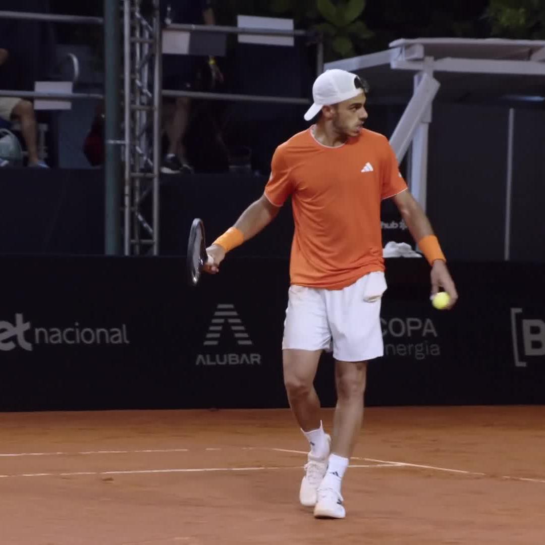 Five wins on the trot 🖐 Buenos Aires champion and Rio top seed Francisco Cerúndolo sees off Navone 6-3 6-4!