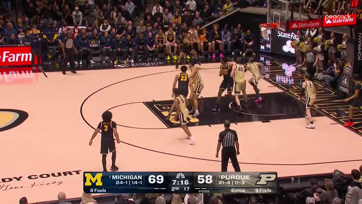 That's a pretty triple, Trey McKenney 🤩 Michigan Men's Basketball 📺: Peacock