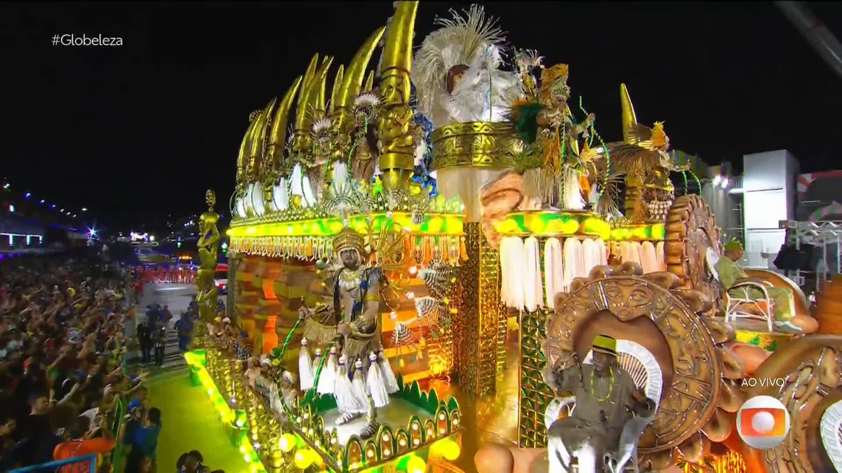 A Paraíso do Tuiuti vai finalizando seu desfile na Sapucaí. Gostaram da escola? #Globeleza
