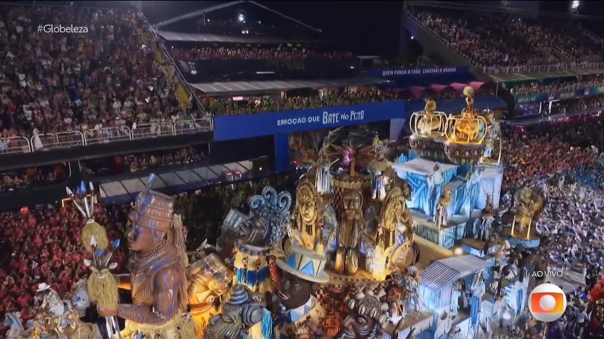 A Vila fez desfile de campeã. Não causou a apoteose da Viradouro, nem o impacto grandioso da Beija-Flor, mas é o conjunto mais expressivo que passou pela Sapucaí em 2026. Foi um desfile leve, luxuoso e também representativo. Uma combinação difícil!