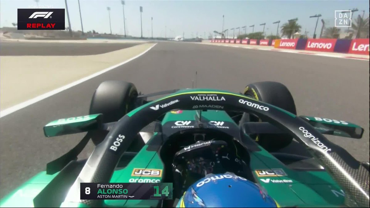 ¡ALONSO DOMANDO EL AMR26! 😱 Controlando poco a poco a la bestia... ¡y hasta drifteando con ella! 😆 #TestDAZNF1 #F1Testing 🏁