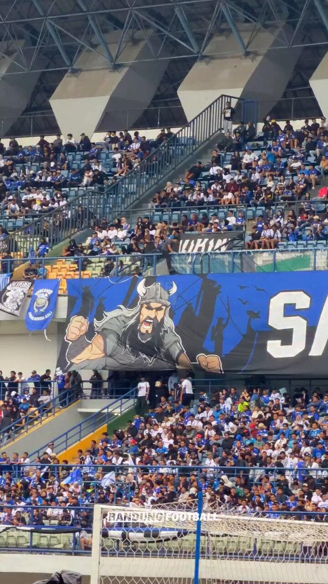 𝑺𝙖𝒃𝙪𝒃𝙪𝒌𝙣𝒂, 𝙎𝒊𝙗! 👊👊🔵🔵 90 minutes before kick off 👁️👁️ #BandungFootball #BFCOM #Persib #PersibDay #Bobotoh #ASIALEVEL