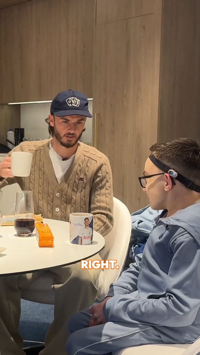 Custard creams and a cuppa ☕️ James Maddison keeping his promise to Harley 🫶