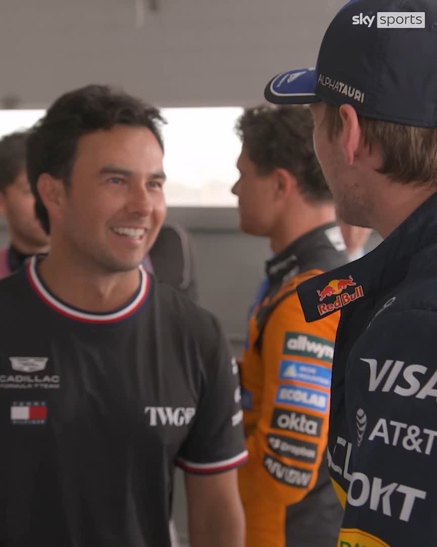 Watch as F1 drivers reunite to take their class of 2026 season photo 📸
