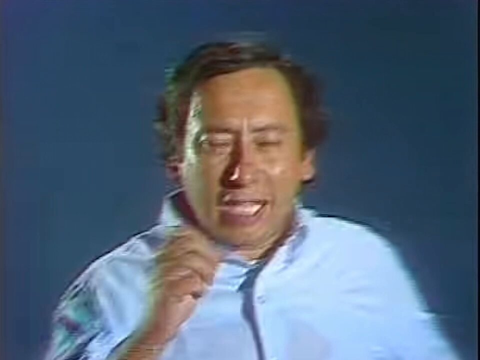 Um ângulo raro de Marcelo Gastaldi, o dublador do Chaves e do Chapolin! Aqui, na abertura do programa "Câmera Aberta", exibido em 1983 pela TV Cultura, que falou do universo dos detetives - da ficção e na vida real. Vídeo completo no canal do Pedro Janov: