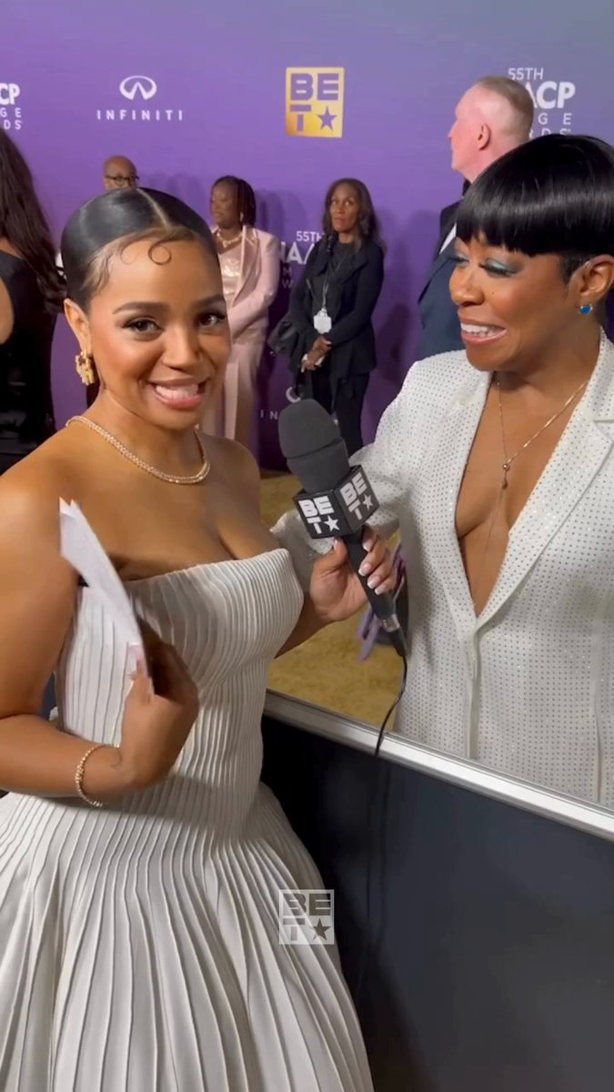We’re celebrating 25 years of “One on One” this year, and the nostalgia is real! So when Tichina Arnold and Kyla Pratt linked up again? Yeah… a MOMENT. 🤧 Here’s to a TV mother-daughter duo that raised us and still feels like home. Flowers to them always. 💐 #NAACPImageAwards