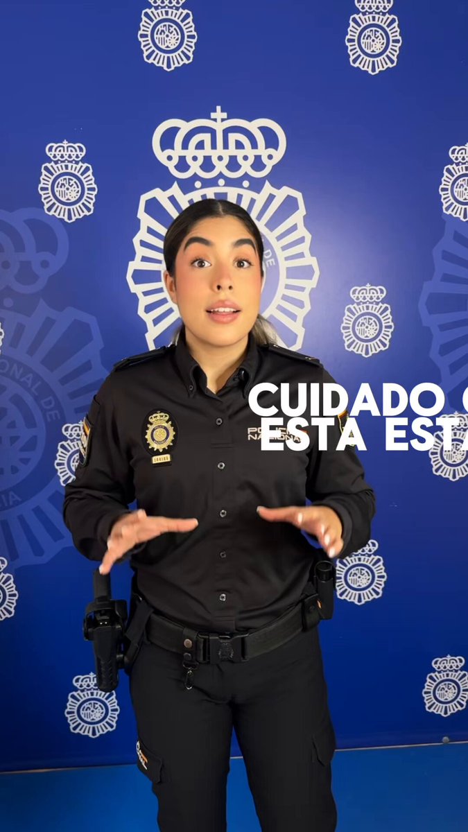 ⚠️Cuidado⚠️ 📲 Recibir un #bizum de un #desconocido puede ser sinónimo de #estafa 💸 Te pedirán que lo devuelvas explicándote que se trata de un error ¿Cómo debes actuar en estos casos?👇 #consejos #ciberseguridad