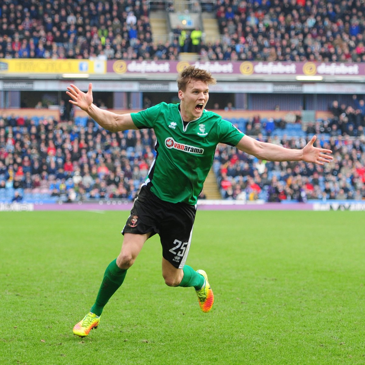 ❤️ The day we made history! ⏮️ Sean Raggett's late goal at Turf Moor OTD in 2017 sent City through to the quarter finals of the Emirates FA Cup.