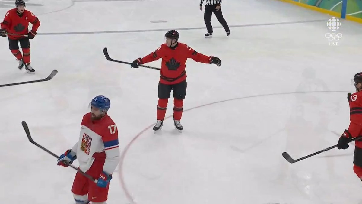 NATHAN MACKINNON TIES IT FOR CANADA, 2-2 🚨🇨🇦 WATCH: