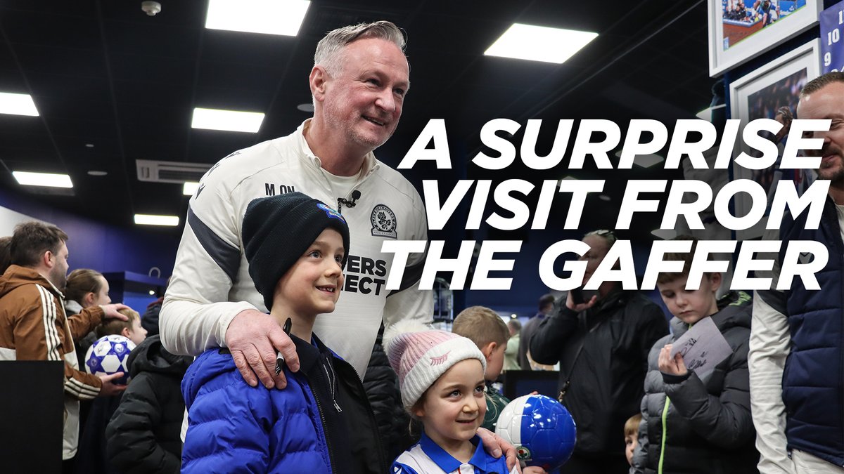 𝗔 𝘀𝘂𝗿𝗽𝗿𝗶𝘀𝗲 𝘃𝗶𝘀𝗶𝘁 𝗳𝗿𝗼𝗺 𝘁𝗵𝗲 𝗴𝗮𝗳𝗳𝗲𝗿! 🙌 Michael O'Neill dropped in to meet supporters at yesterday’s Roverstore signing session before facing the media at Ewood Park. #Rovers 🔵⚪️