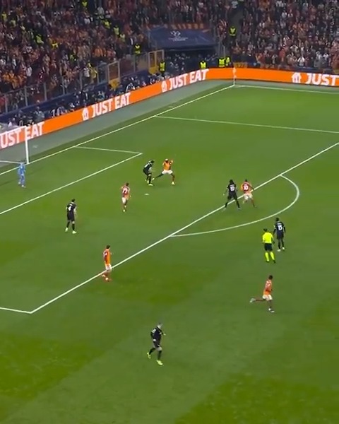 Osimhen pressing leads to three goals 😤 #UCL