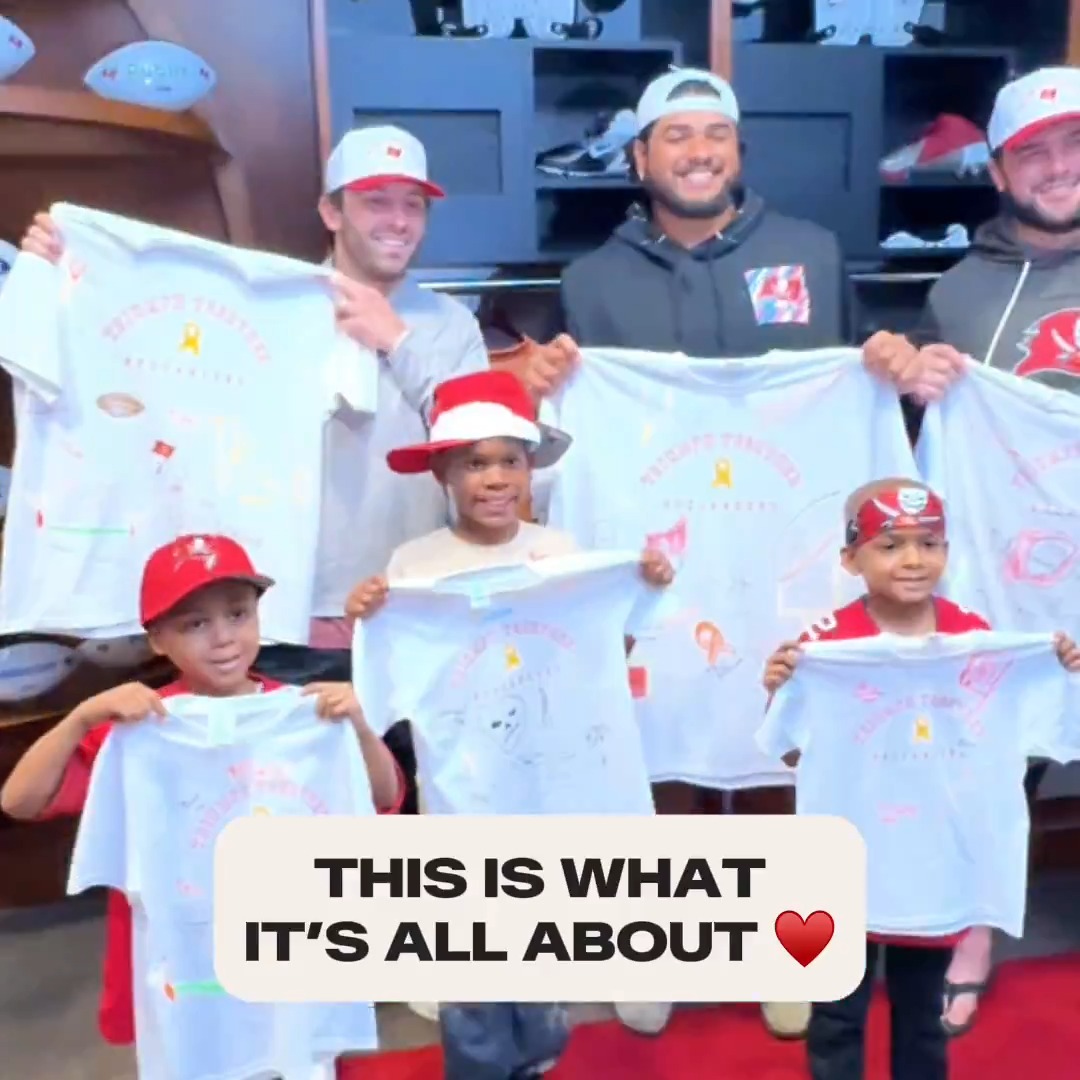Baker, Tristan & Ben surprised three incredible young Bucs fans and gifted them custom goodie bags & tickets to a game โฅ๏ธ Tony, King & Carmelo are battling different types of cancer & were able to meet their heroes through the help of @triumph2gether ๐