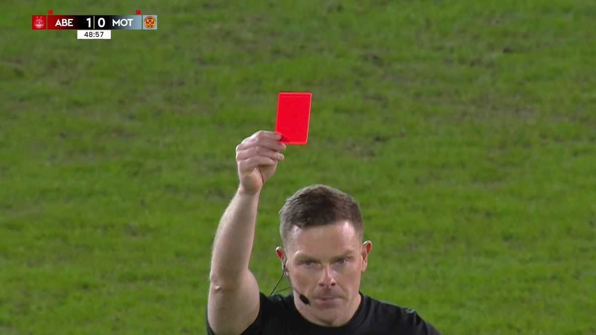 A third red card of the game! 😱 Motherwell are reduced to nine men as Liam Gordon is sent off after a VAR review 🟥 "I'm less convinced about that one than I am the first one..." 🎙️ #ScottishCup