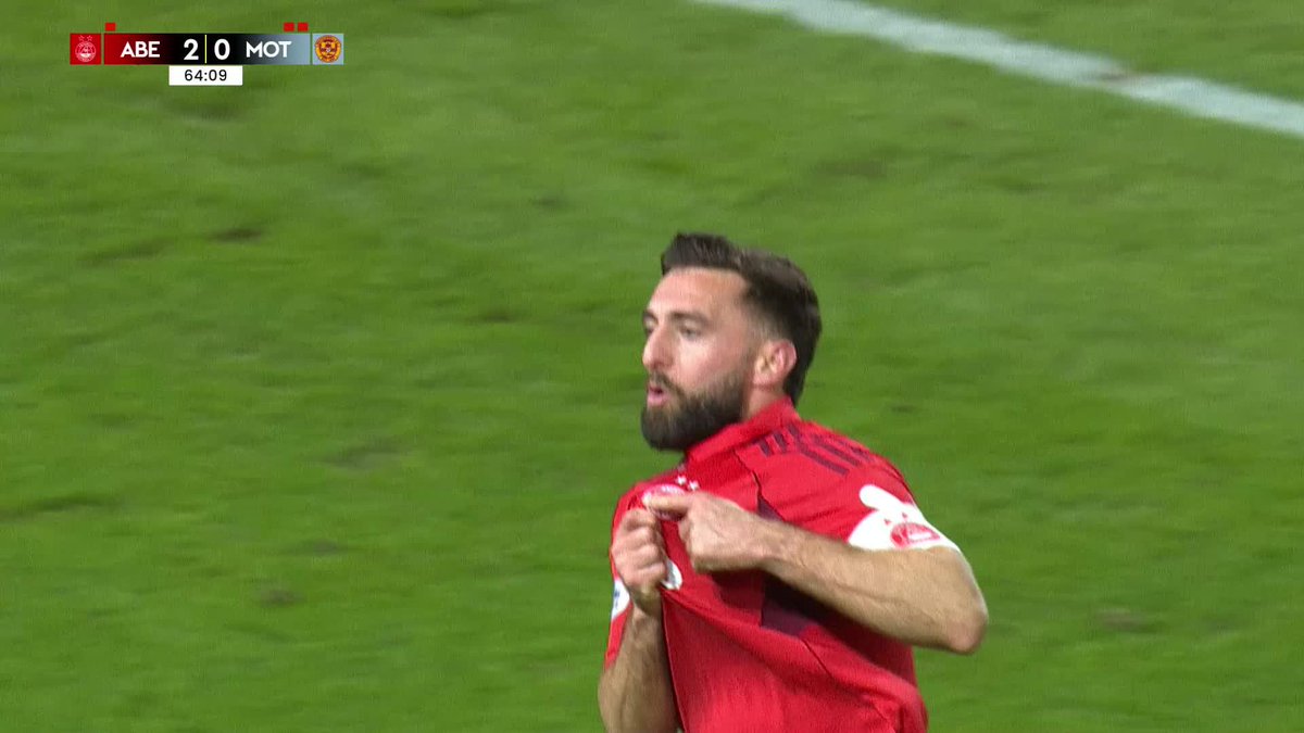Graeme Shinnie from outside the box! 💥 Aberdeen FC are really in the driving seat now after a fantastic strike from their skipper 🔴 #ScottishCup