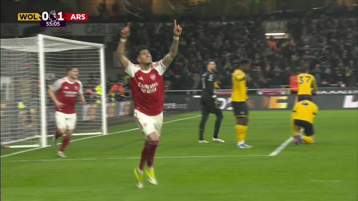 Golazo de PIERO HINCAPIÉ 🇪🇨 para que el Arsenal siga bien arriba. Definió como si fuese un delantero. Qué calidad.