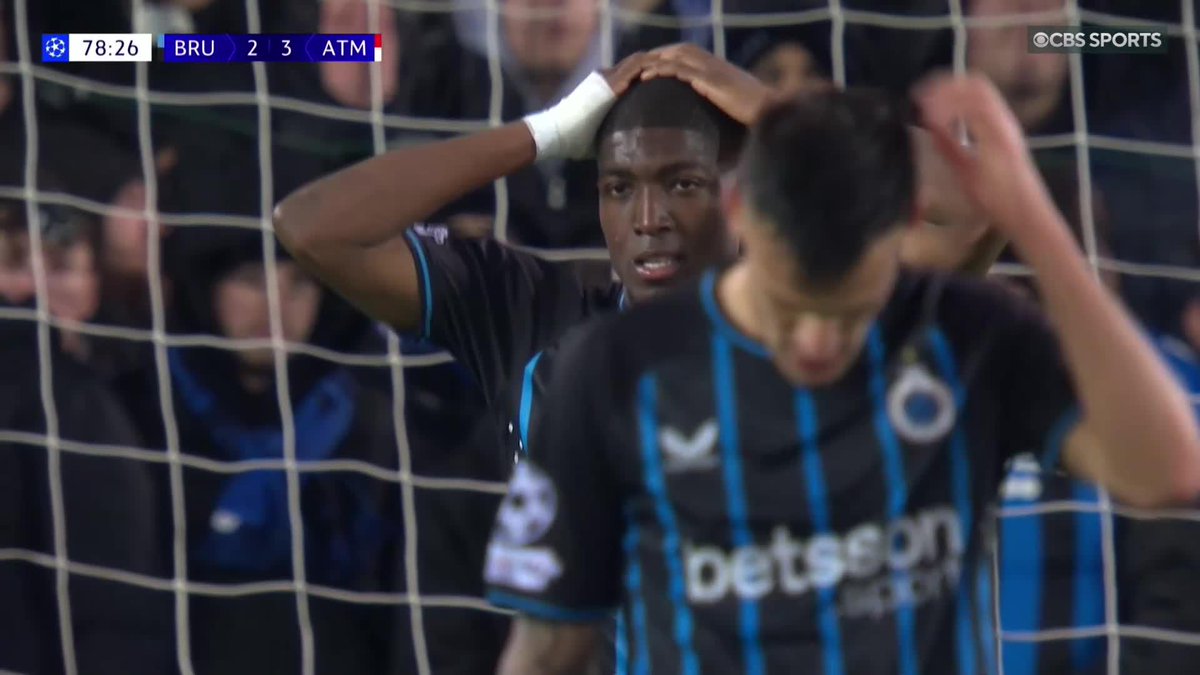 Joel Ordoñez with a costly own goal for Club Brugge 😰