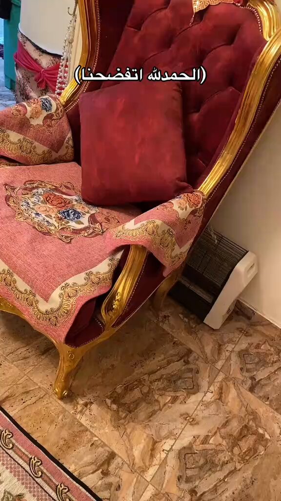 مقطع متداول لأم مصرية وعيالها قاعدة تصورهم وهم ينظفون البيت ، ضحكتني يوم تقول دلوقتي بصور ولادي والعيال يتخبون وهي وراهم تصورهم في الأخير تقول اتفضحنا وبكره هنحول على المطبخ 🤣
