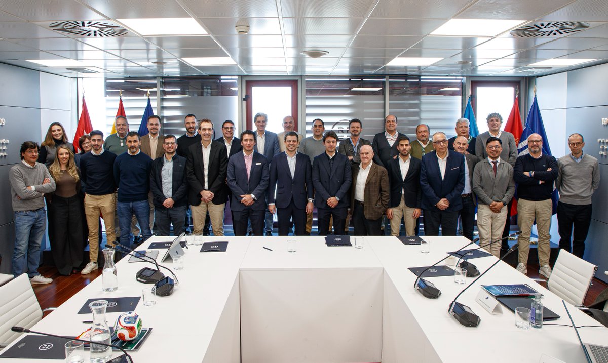 ๐น La RFEF, junto a FIFA (Espaรฑol) y las federaciones de รกmbito autonรณmico, en el centro del debate sobre las transferencias internacionales de menores. โก๏ธ La Ciudad del Fรบtbol ha albergado este miรฉrcoles el encuentro de todos los secretarios generales. ๐