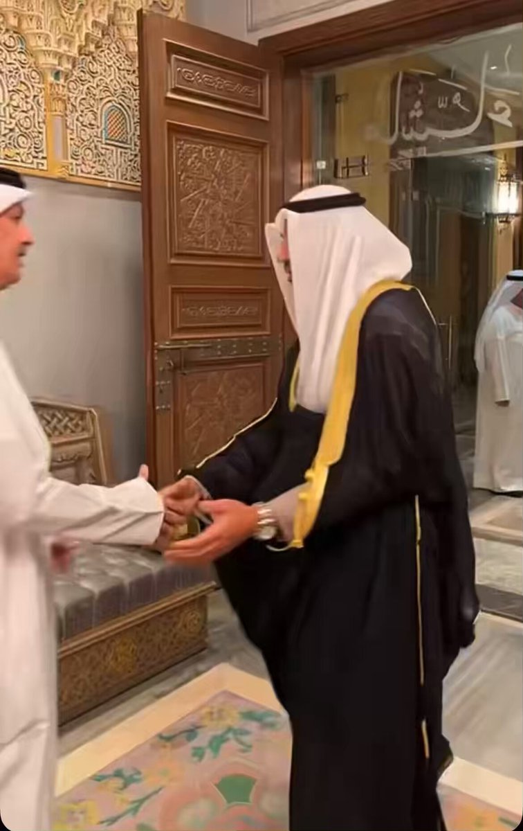 تشرفنا بزيارة سمو رئيس مجلس الوزراء السابق الشيخ / أحمد نواف الأحمد الصباح ، وأبناءه الكرام . #الكويت #الصباح #ديوان_بن_جامع #رمضان_2026