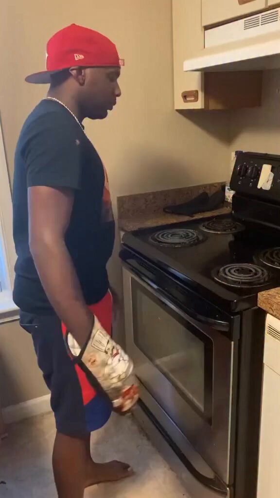 It’s not delivery it’s Da Struggle! 🤣🤣😂😂😂😂