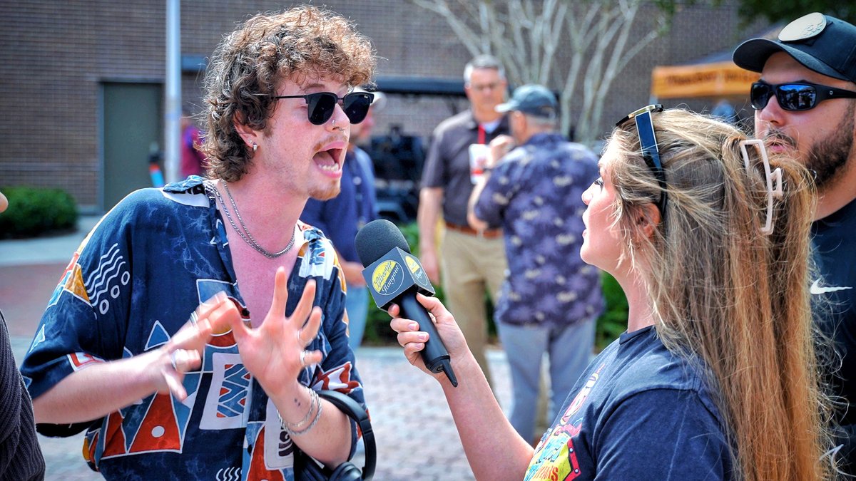 DISTURBING! College Democrat tells me: "I wish I was ABORTED. I really wish my mom had just pulled the TRlGGER!" This is what liberalism is doing to your kids! 😢