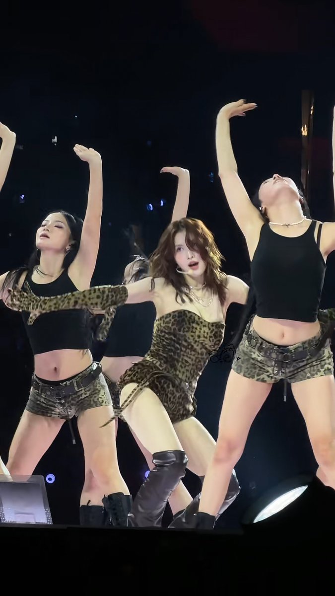MOMO IS BACK TO HER OLD SOLO OUTFIT