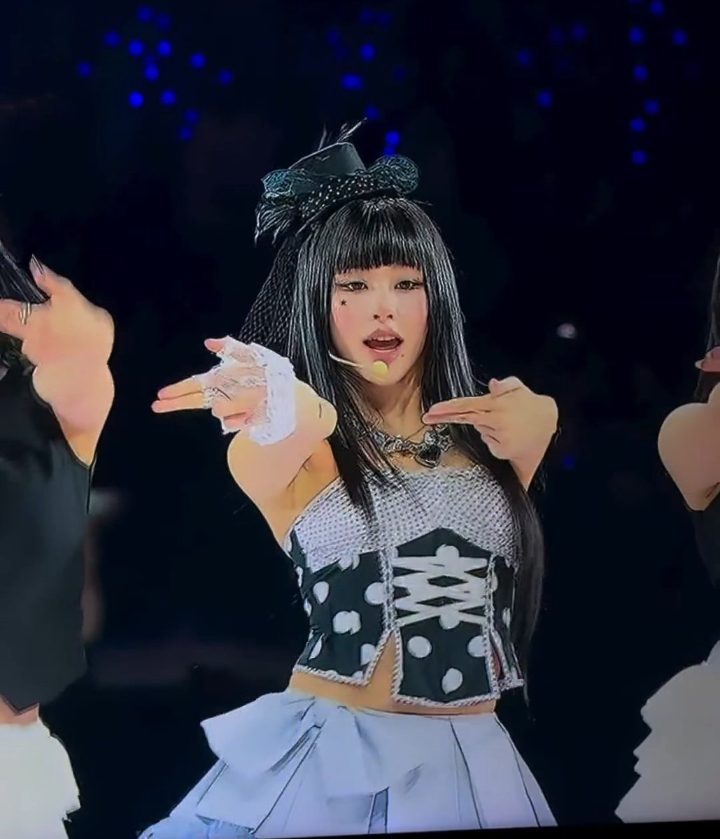 SOLOIST CHAEYOUNG WITH BANGS OMG