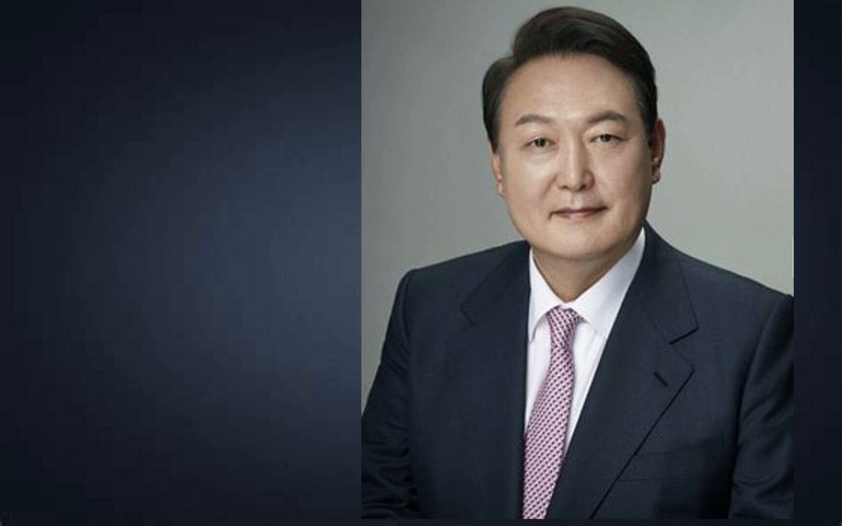 공유 / 리트윗 부탁드립니다 전 세계에 알려지기를 바라는 마음으로 영상을 제작했습니다. 널리 전파되도록 부탁드립니다. 비상계엄 선포하고 특검에서 사형 구형을 받은 한국의 대통령! (영어,한글 번역)