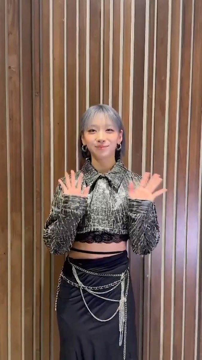 *⋆✦🌹 ┈ ┈ 1stアルバム "#HANA" リリースまであと4日 ┈ ┈🌹✦⋆* 本日のコメントはJISOOから✨ Spotifyのカウントダウンページから 収録曲をチェックして、気になる新曲を教えて! ▶︎ HANA