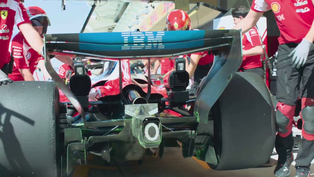 Ferrari innove à Bahreïn 👀 La Scuderia apporte de nouveaux éléments, dont une pièce "difficile à copier" au niveau de l'échappement et un aileron arrière avec "un flap supérieur à l'envers" Explications techniques 🔨 #F1Testing #F1