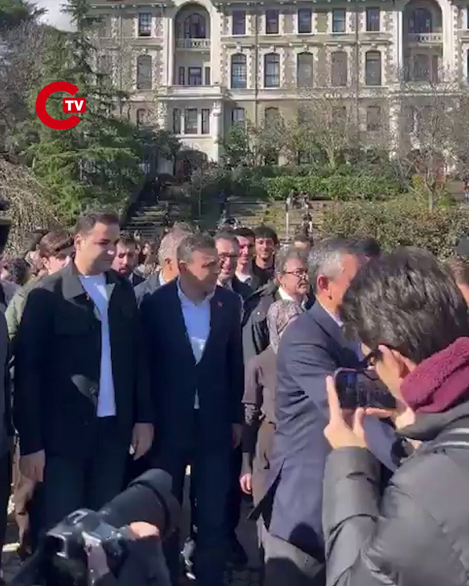 CHP Genel Başkanı Özgür Özel, Boğaziçi Üniversitesi'nde öğrenciler ile bir araya geldi