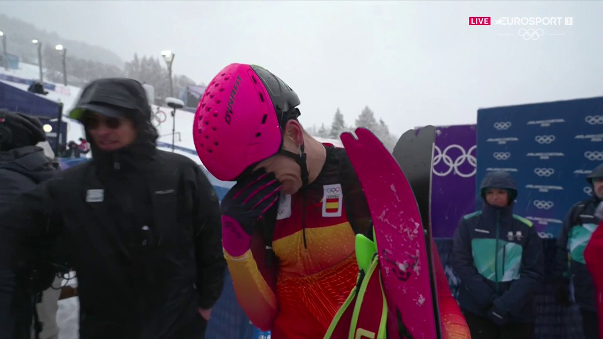 ❤️ La emoción de Oriol Cardona junto a la delegación española tras proclamarse campeón olímpico. #MilanoCortina2026