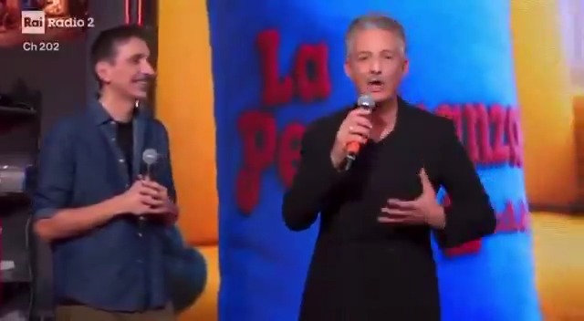 Pucci non ha digerito la sua imitazione. Fiorello gli risponde in diretta: "Ho fatto incazzare anche i comici, o pseudo-tali, che rosicano. Ma chi c'hai all'ufficio stampa, Petrecca? Non hanno un amico" #laPennicanza