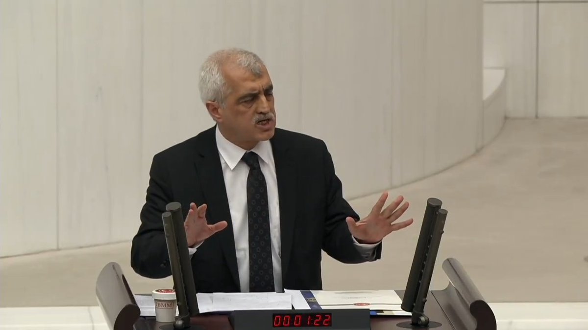 -Yıldız Entegre sahibi bir Fehmi Bey var, Fehmi Yıldız, çok parayı seviyor- yüzde 70 hurda çelik dışarıdan gelecek, ondan sonra 4 milyon ton sıvı çelik üretilecek ve Fehmi Bey büyük paralar kazanacak.